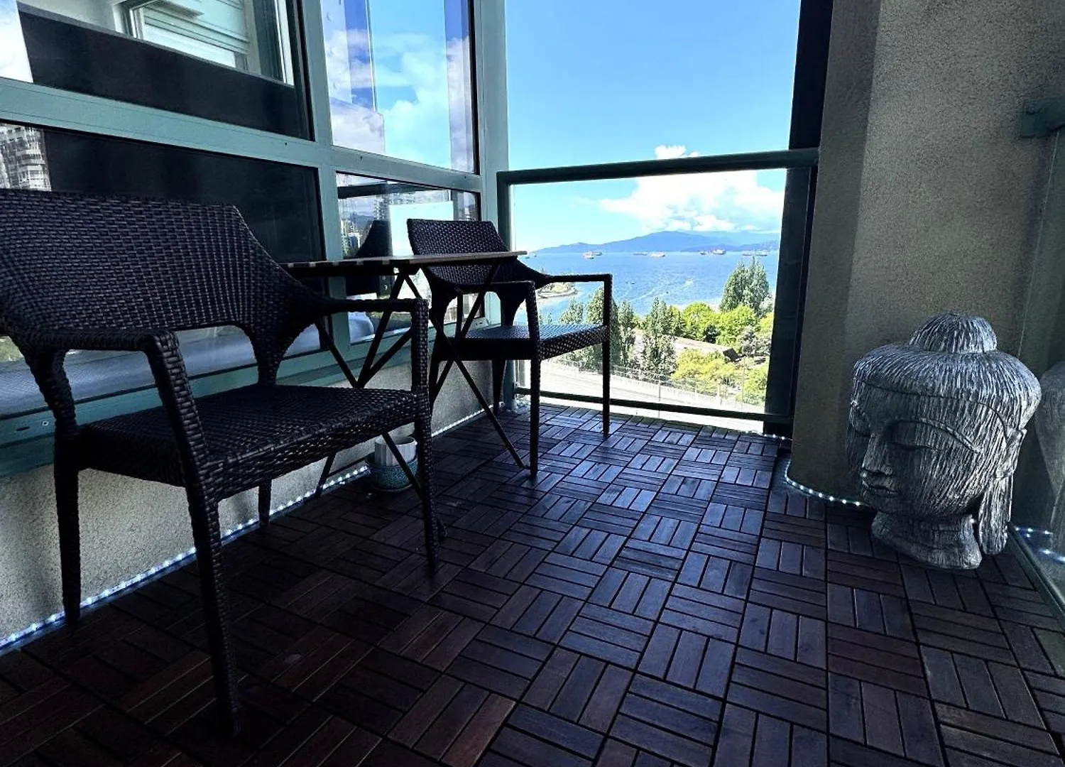 Stunning Ocean Apartment Vancouver