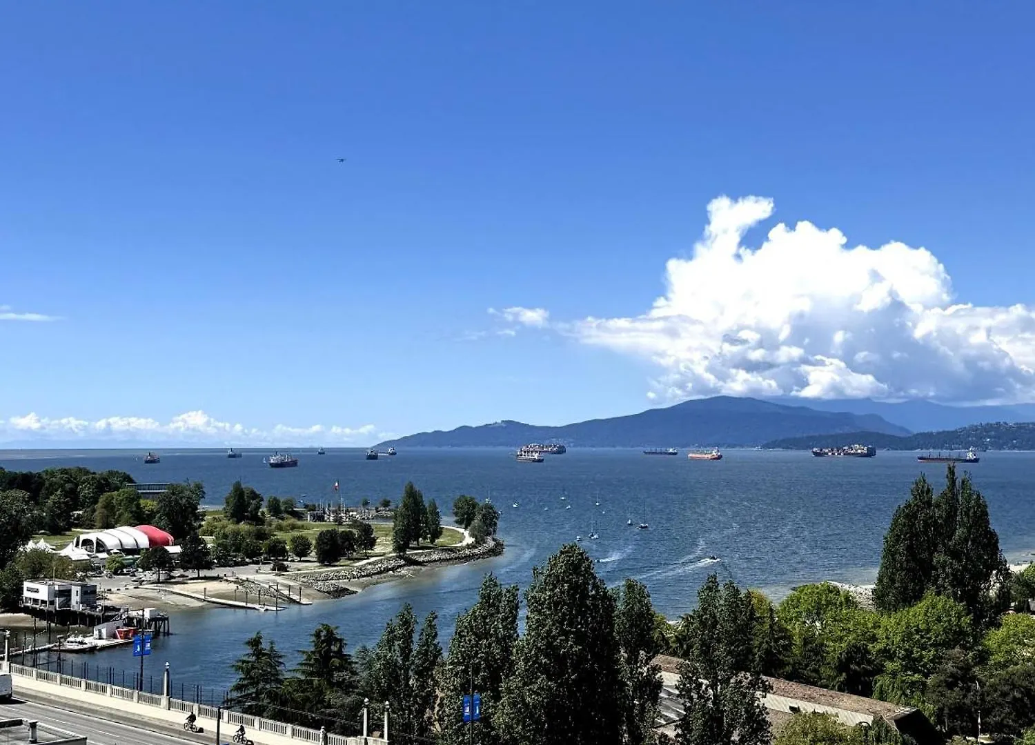 Stunning Ocean Apartment Vancouver
