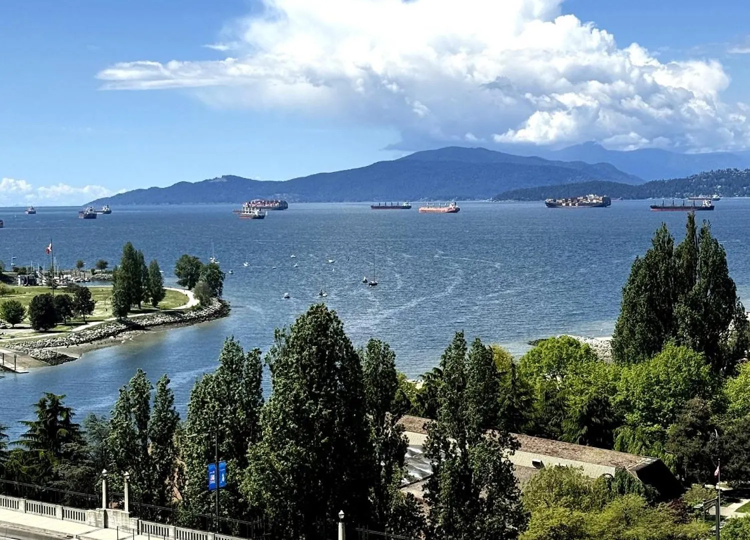 Stunning Ocean Apartment Vancouver