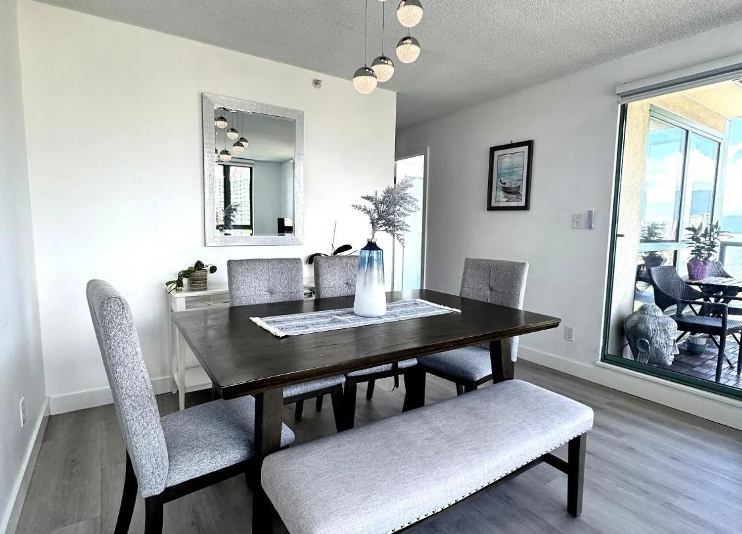 Stunning Ocean Apartment Vancouver