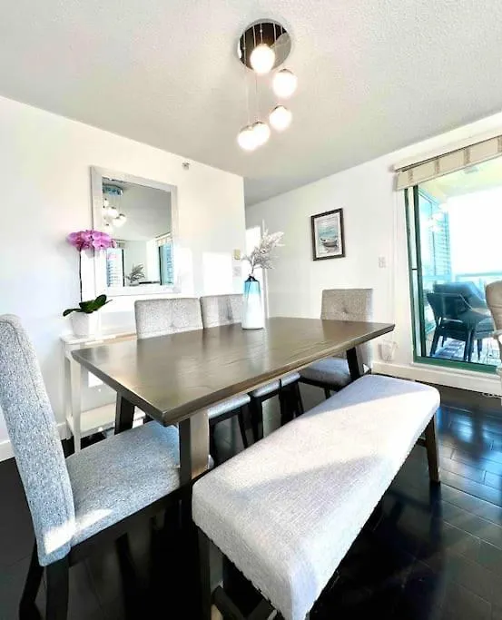 Stunning Ocean Apartment Vancouver